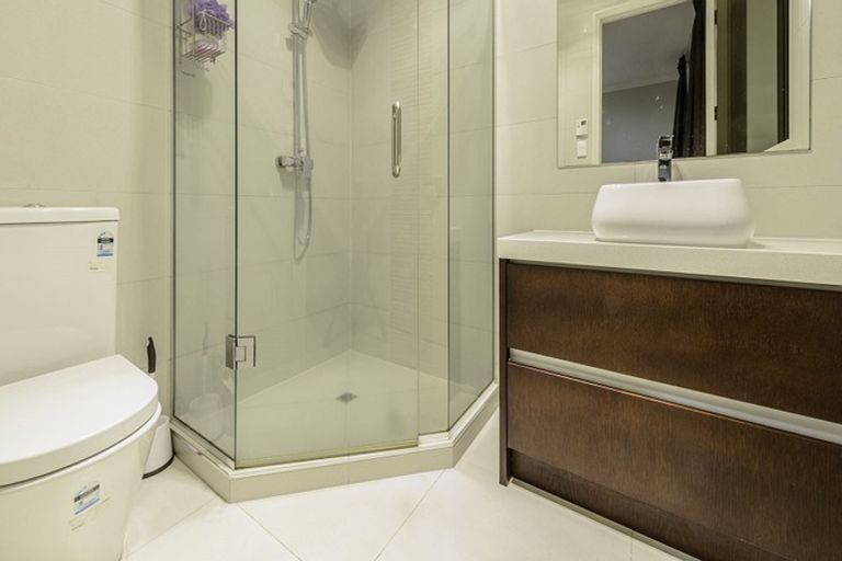 Photo of property in 28 Leburn Crescent, Flat Bush, Auckland, 2016