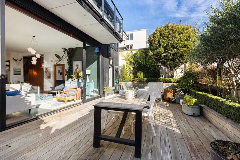 Photo of property in 68 Brougham Street, Mount Victoria, Wellington, 6011