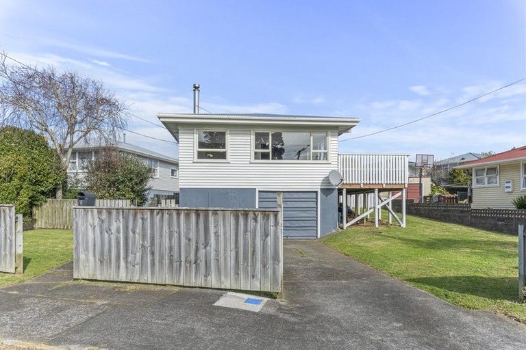 Photo of property in 6 Clearmont Crescent, Blagdon, New Plymouth, 4310