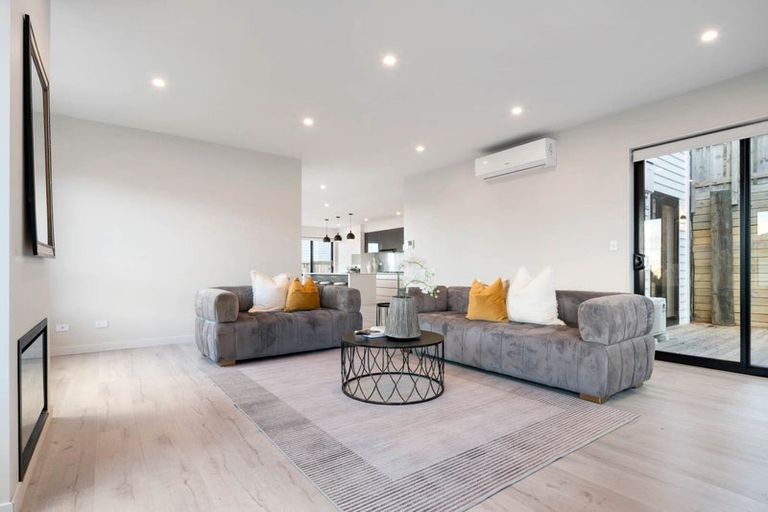 Photo of property in 15c Living Stream Road, Albany Heights, Auckland, 0632