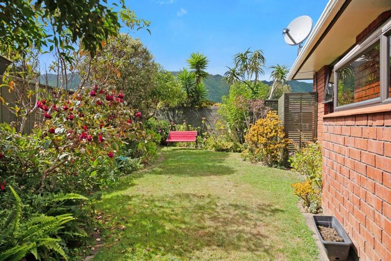 Photo of property in 11 Hurunui Street, Waikanae, 5036