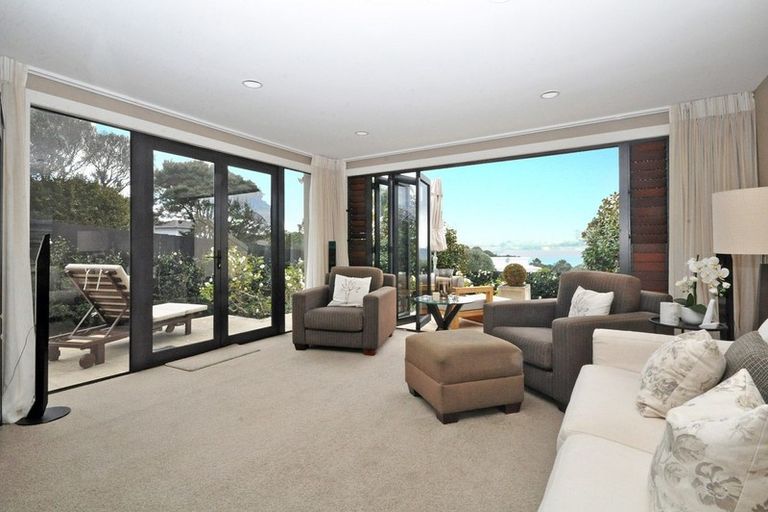 Photo of property in 10a Vaughan Crescent, Murrays Bay, Auckland, 0630