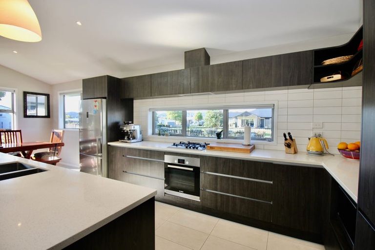 Photo of property in 2 Roseberry Place, Whitianga, 3510