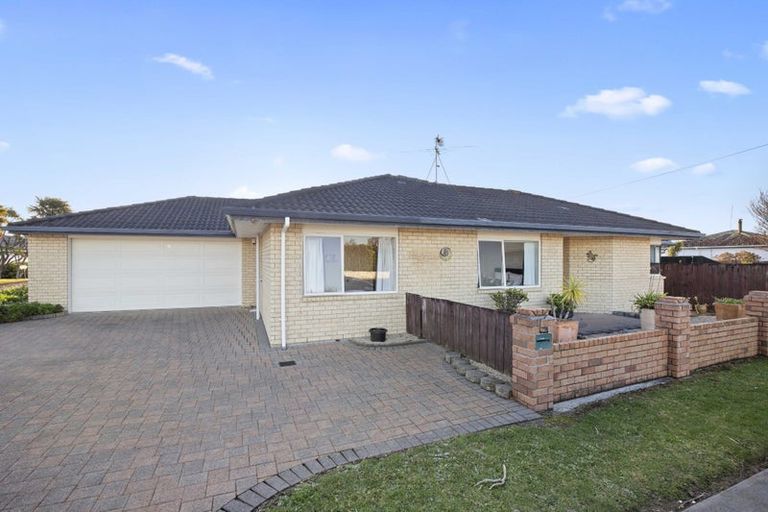 Photo of property in 42d Sandspit Road, Waiuku, 2123