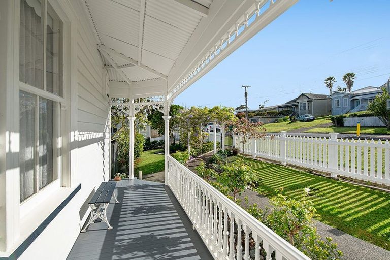Photo of property in 33 Garfield Road, Helensville, 0800