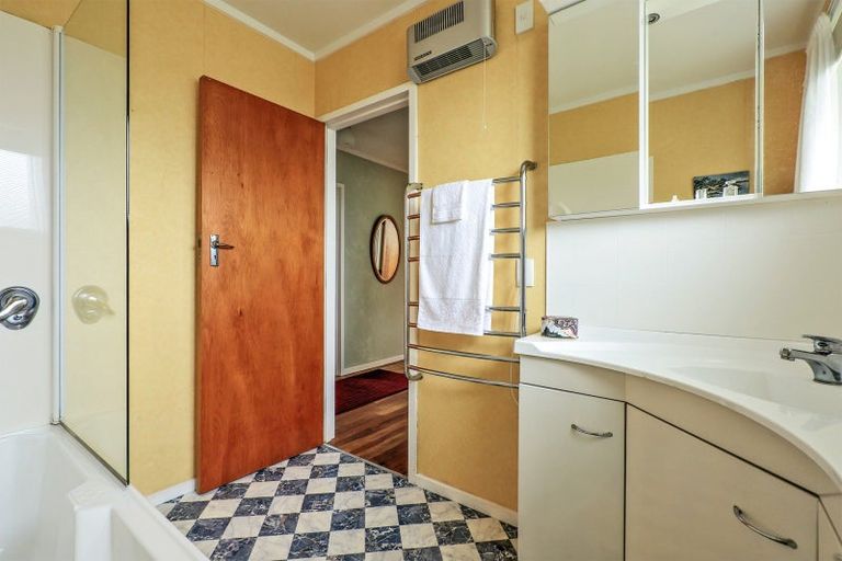 Photo of property in 17 Neeve Road, Taradale, Napier, 4112