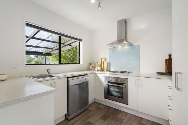 Photo of property in 2/8 Lingfield Street, Glenfield, Auckland, 0629