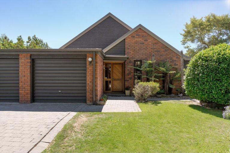 Photo of property in 75 Apsley Drive, Avonhead, Christchurch, 8042