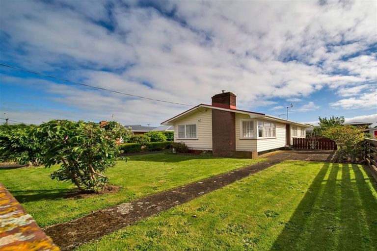 Photo of property in 3 Reid Avenue, Hawera, 4610