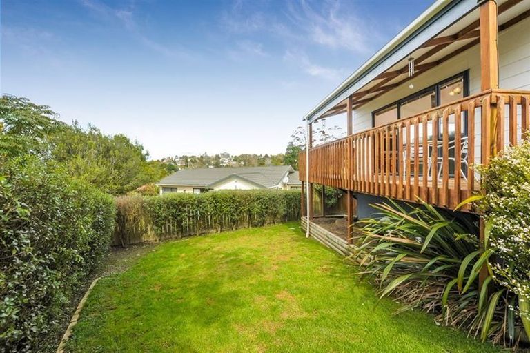 Photo of property in 10 Loughanure Place, Massey, Auckland, 0614