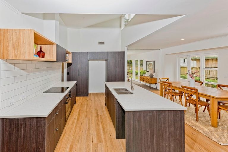 Photo of property in 51 Cambridge Road, Riverhead, 0820