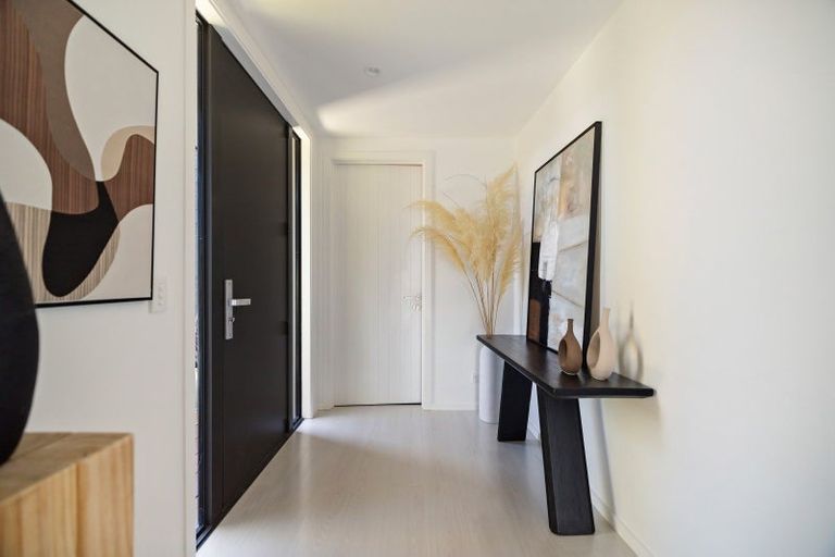 Photo of property in 37 Hackett Road, Jacks Point, Queenstown, 9371