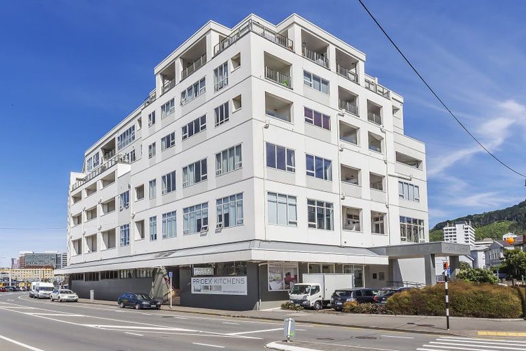 Photo of property in Stadium Garden Flats, 102/107 Thorndon Quay, Pipitea, Wellington, 6011