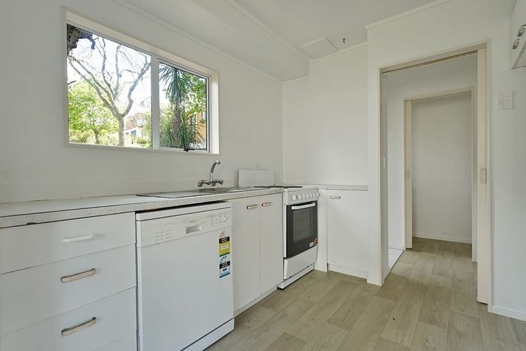 Photo of property in 6/24 Eastglen Road, Glen Eden, Auckland, 0602