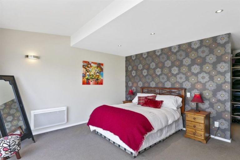 Photo of property in 7b Shortland Street, Khandallah, Wellington, 6035