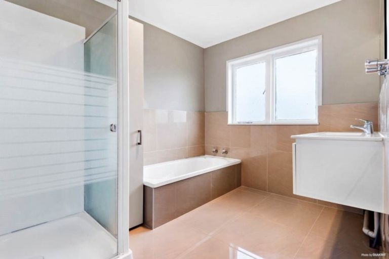 Photo of property in 80 Roberts Road, Te Atatu South, Auckland, 0610