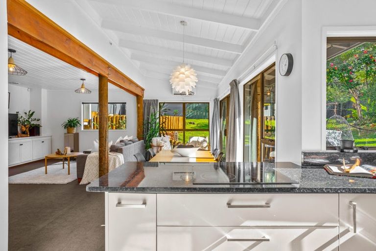 Photo of property in 7 Mahuta Grove, Northcote, Auckland, 0627