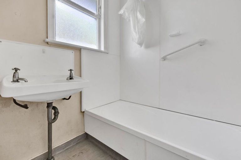 Photo of property in 63 Cook Street, Marfell, New Plymouth, 4310