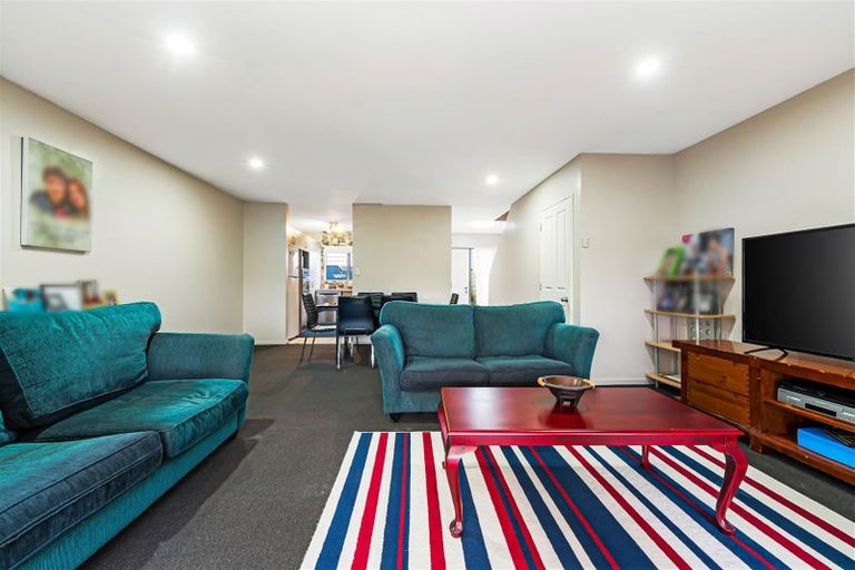 Photo of property in 28/3 Hulme Place, Henderson, Auckland, 0612