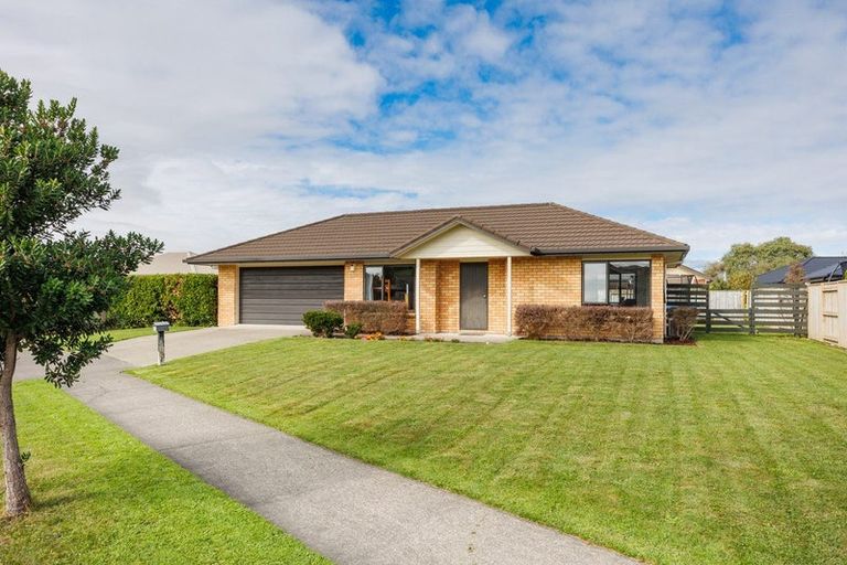 Photo of property in 15 Chestnut Close, Kelvin Grove, Palmerston North, 4414