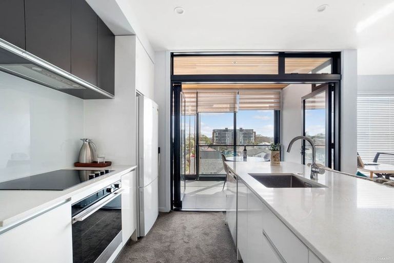 Photo of property in Frank Sargeson Apts, 303/80 Anzac Street, Takapuna, Auckland, 0622