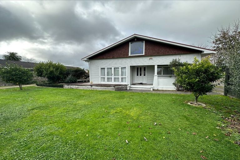 Photo of property in 14 Queenwood Road, Levin, 5510