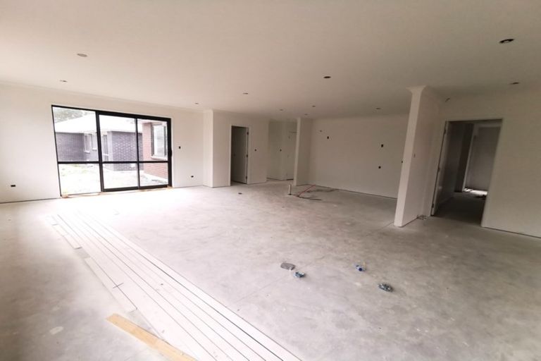 Photo of property in 10 Ropere Street, Kumeu, 0810