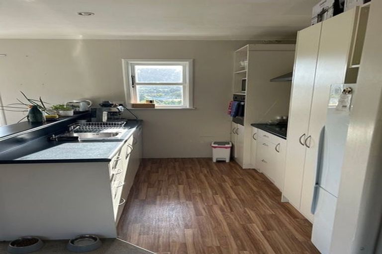 Photo of property in 9b Lincoln Avenue, Tawa, Wellington, 5028