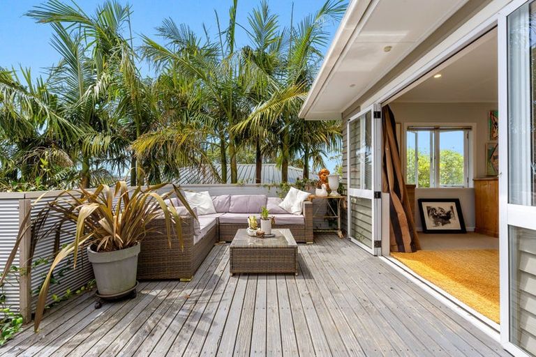 Photo of property in 1/73 Birkdale Road, Birkdale, Auckland, 0626