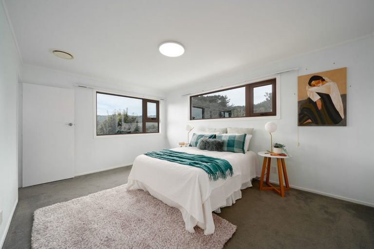 Photo of property in 28 Greyfriars Crescent, Tawa, Wellington, 5028