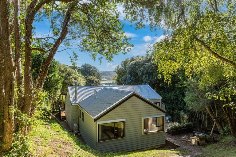 Photo of property in 49 Bayview Road, Paremata, Porirua, 5024