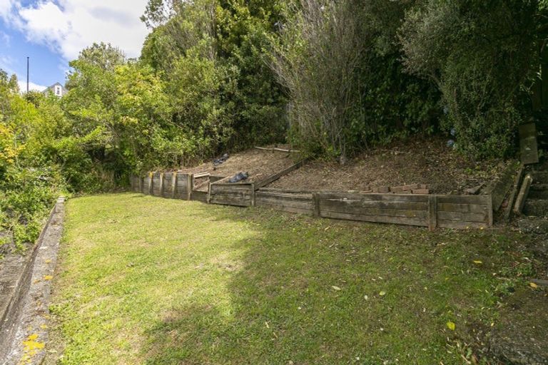 Photo of property in 133 Newlands Road, Newlands, Wellington, 6037