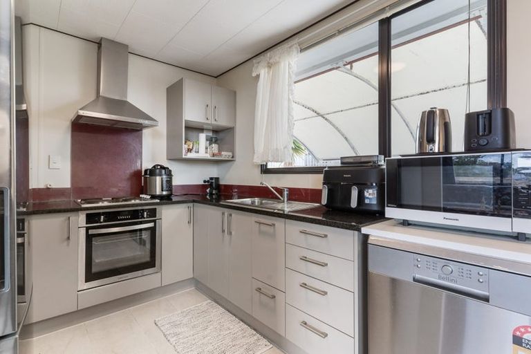 Photo of property in 2b Grenadine Place, Unsworth Heights, Auckland, 0632