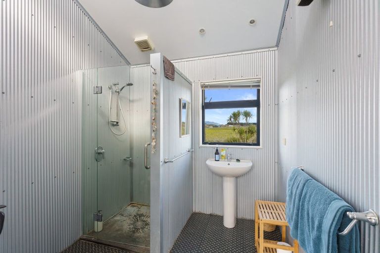 Photo of property in 80 Reay Mackay Grove, Waikawa Beach, Manakau, 5573
