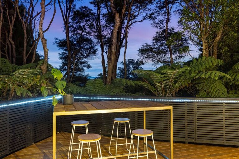 Photo of property in 25 Longfellow Parade, Glen Eden, Auckland, 0604