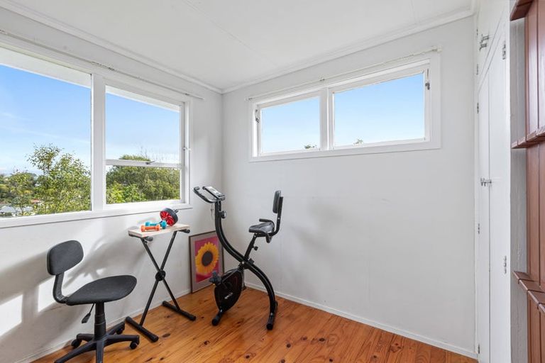 Photo of property in 11 Barker Rise, Northcross, Auckland, 0632