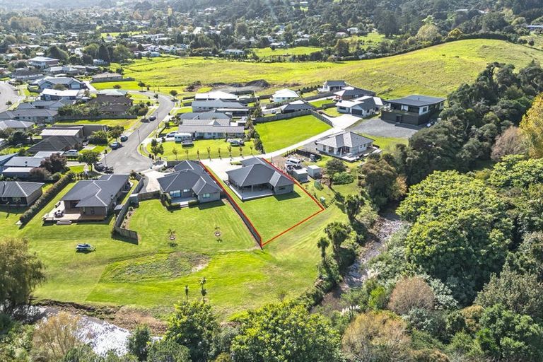Photo of property in 2 Cherry Lane, Coromandel, 3506