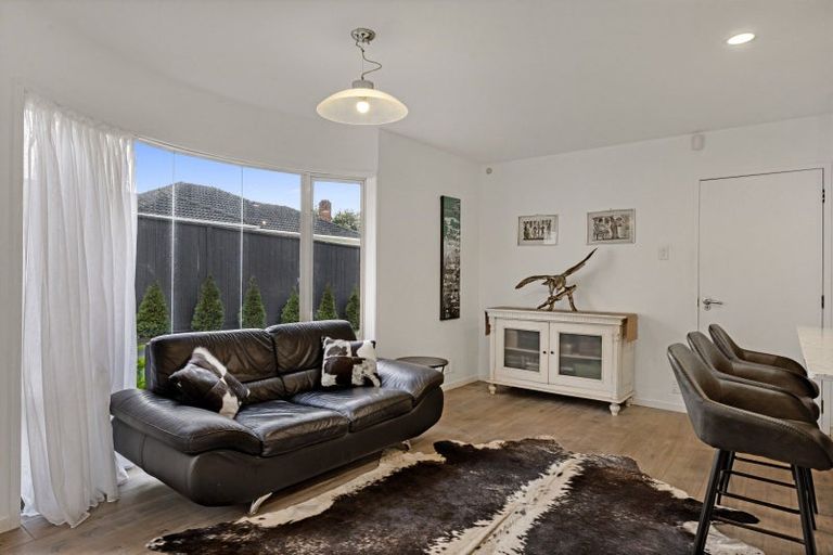 Photo of property in 1b Adrienne Place, Onehunga, Auckland, 1061