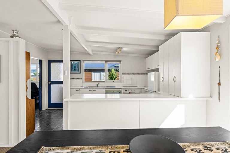 Photo of property in 1/1 Jeanette Place, Mairangi Bay, Auckland, 0630