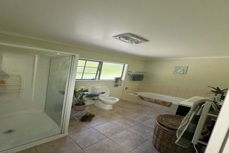 Photo of property in 36b Tamworth Crescent, Newlands, Wellington, 6037