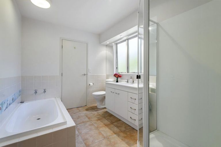 Photo of property in 38 Saddleback Rise, Murrays Bay, Auckland, 0630