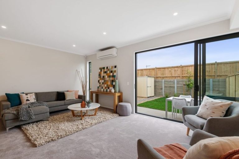 Photo of property in 34 Owen Chapman Drive, Red Beach, 0932