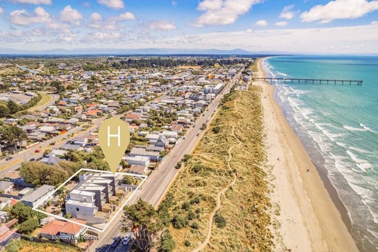 Photo of property in 1/272 Marine Parade, New Brighton, Christchurch, 8061