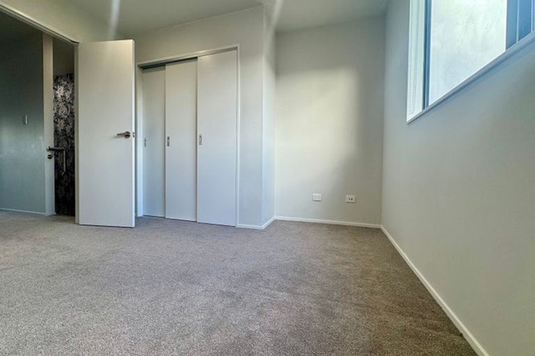 Photo of property in 7/25 Vodanovich Road, Te Atatu South, Auckland, 0610
