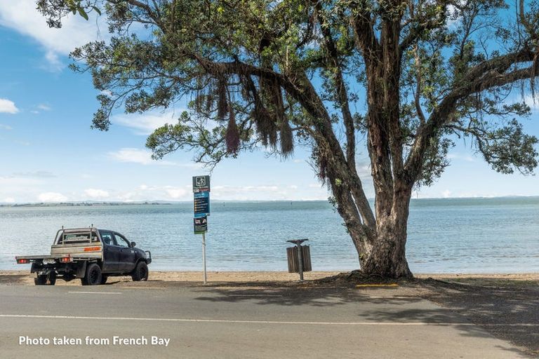 Photo of property in 98 Otitori Bay Road, Titirangi, Auckland, 0604