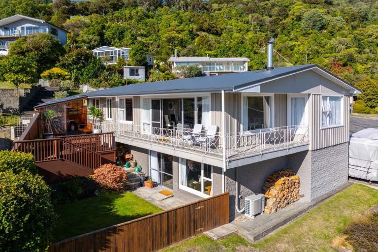 Photo of property in 14 Seaview Crescent, Picton, 7220