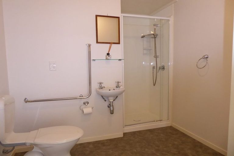 Photo of property in 198 Newlands Road, Newlands, Wellington, 6037