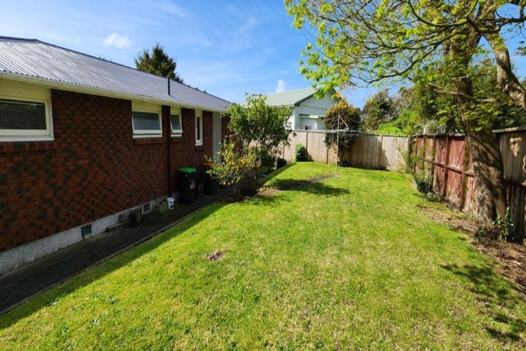 Photo of property in 10 Beaumont Crescent, Frankleigh Park, New Plymouth, 4310