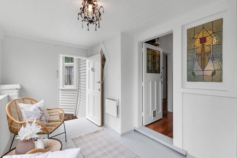 Photo of property in 36 Kingswood Street, Takaro, Palmerston North, 4412