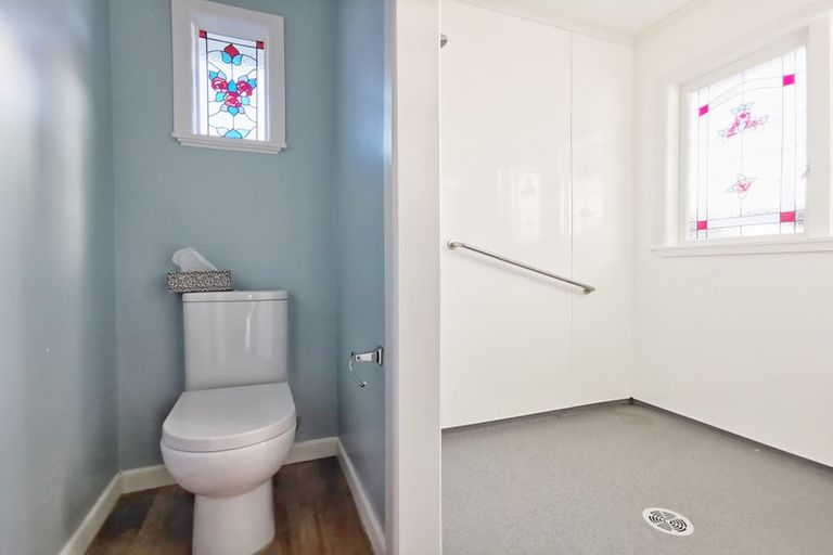 Photo of property in 6 Marlene Avenue, Te Atatu South, Auckland, 0610